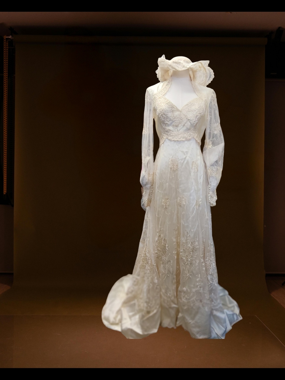 Vintage Lace Embroidered Ivory Wedding Dress with Matching Hat